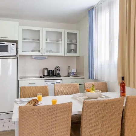 Pierre & Le Palais Des Gouverneurs 홀리데이파크 Saint-Martin-de-Ré