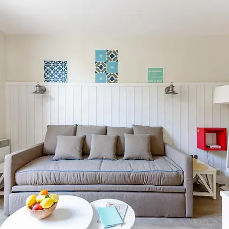 홀리데이파크 Pierre & Le Palais Des Gouverneurs