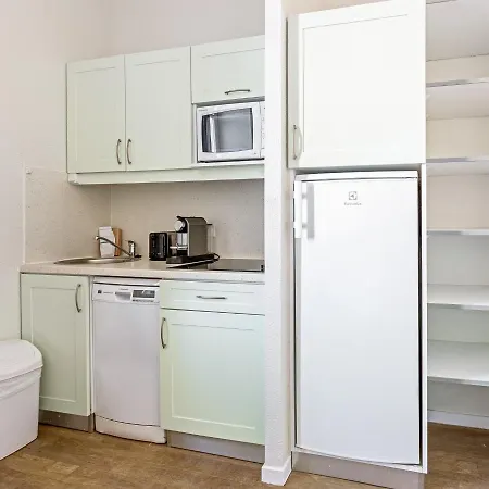 Pierre & Le Palais Des Gouverneurs 홀리데이파크