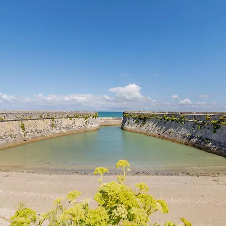 홀리데이파크 Pierre & Le Palais Des Gouverneurs 3*