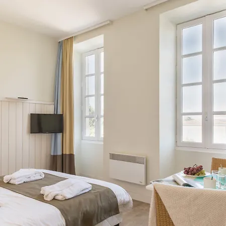 Pierre & Le Palais Des Gouverneurs 홀리데이파크