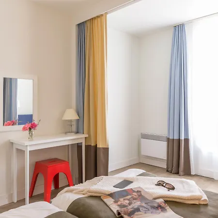 Pierre & Le Palais Des Gouverneurs 홀리데이파크 3*