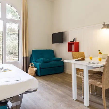 홀리데이파크 Pierre & Le Palais Des Gouverneurs Saint-Martin-de-Ré