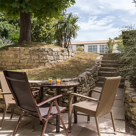 Pierre & Le Palais Des Gouverneurs 홀리데이파크