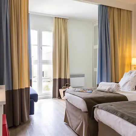 홀리데이파크 Pierre & Le Palais Des Gouverneurs