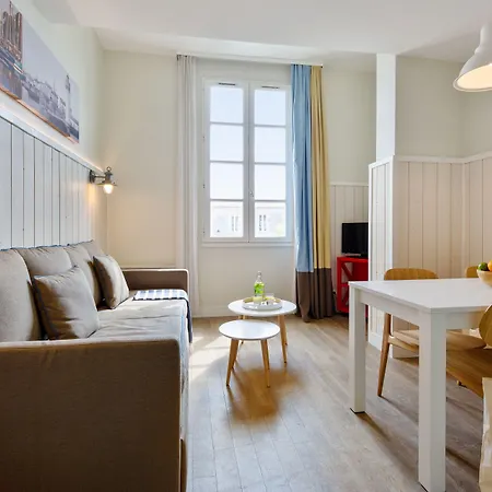 Pierre & Le Palais Des Gouverneurs Saint-Martin-de-Ré