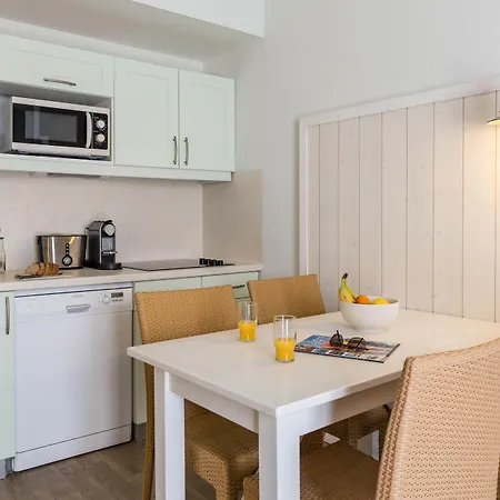 홀리데이파크 Pierre & Le Palais Des Gouverneurs 3*