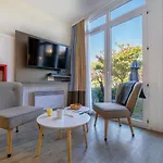 Pierre & Le Palais Des Gouverneurs 3*