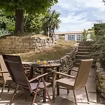 Pierre & Le Palais Des Gouverneurs Ferienpark
