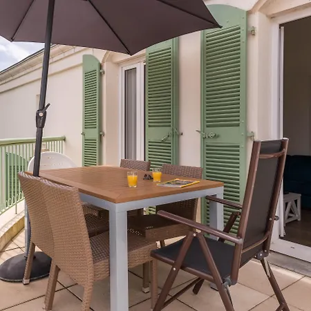 Pierre & Le Palais Des Gouverneurs ホリデーパーク 3*