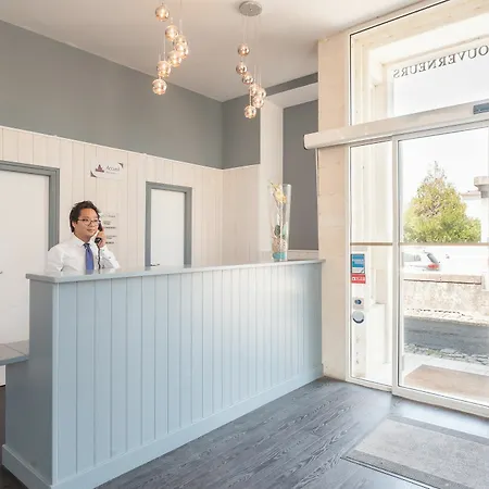 Pierre & Le Palais Des Gouverneurs 4*