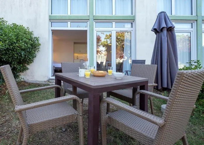 Pierre & Le Palais Des Gouverneurs Saint-Martin-de-Ré