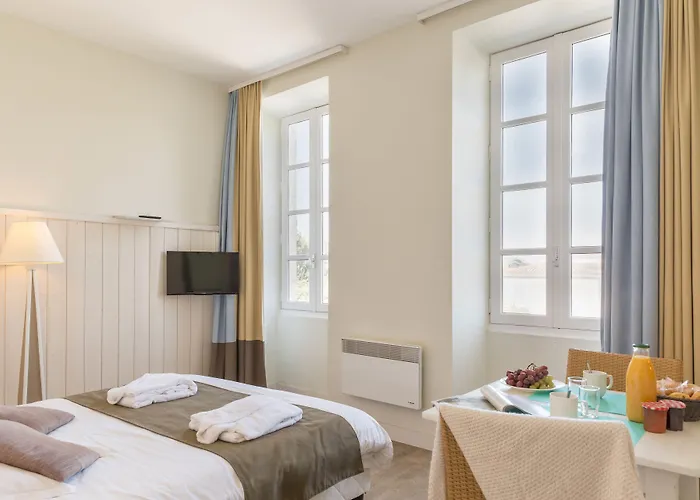 Pierre & Le Palais Des Gouverneurs Ferienpark