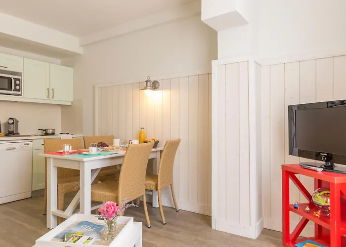 Pierre & Le Palais Des Gouverneurs Saint-Martin-de-Ré