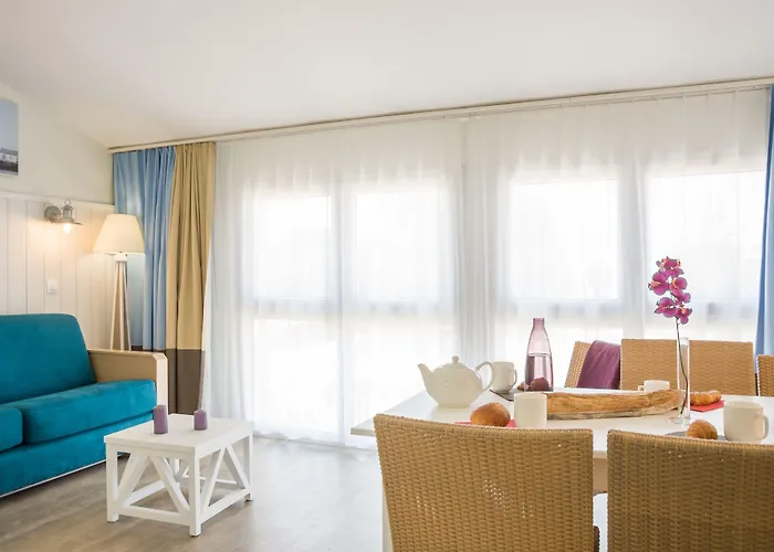 Ferienpark Pierre & Le Palais Des Gouverneurs 3*