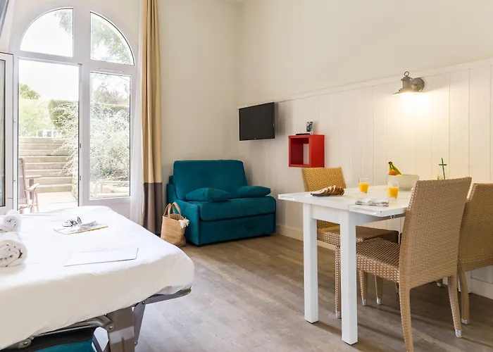 Ferienpark Pierre & Le Palais Des Gouverneurs Saint-Martin-de-Ré