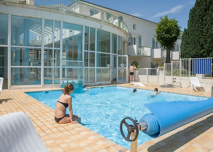 Pierre & Le Palais Des Gouverneurs 3*