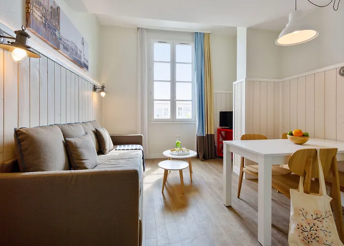 Pierre & Le Palais Des Gouverneurs Saint-Martin-de-Ré