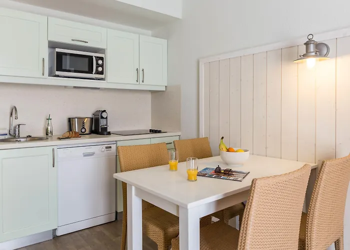 Ferienpark Pierre & Le Palais Des Gouverneurs 3*