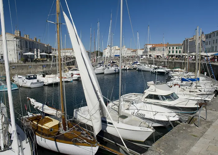 Ferienpark Pierre & Le Palais Des Gouverneurs 3*